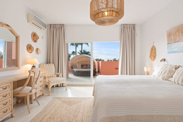 beautiful apartment for sale in park beach estepona (8)