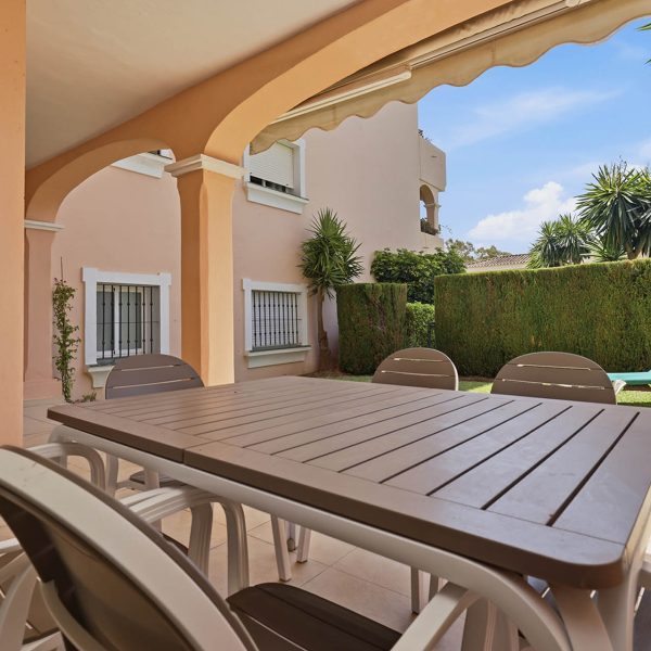 beachfront-ground-floor-apartment-with-for-sale-in-park-beach-estepona (19)
