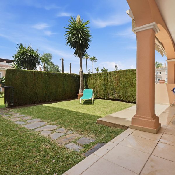 beachfront-ground-floor-apartment-with-for-sale-in-park-beach-estepona (20)
