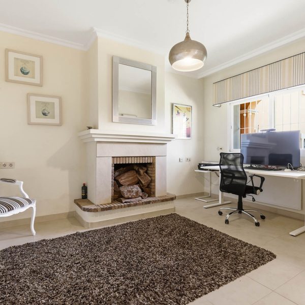 beachfront-ground-floor-apartment-with-for-sale-in-park-beach-estepona (24)