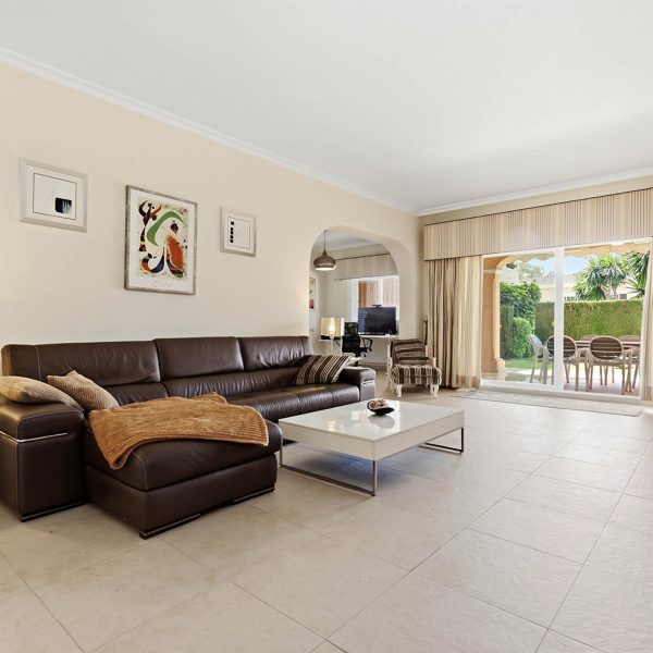 beachfront-ground-floor-apartment-with-for-sale-in-park-beach-estepona (26)