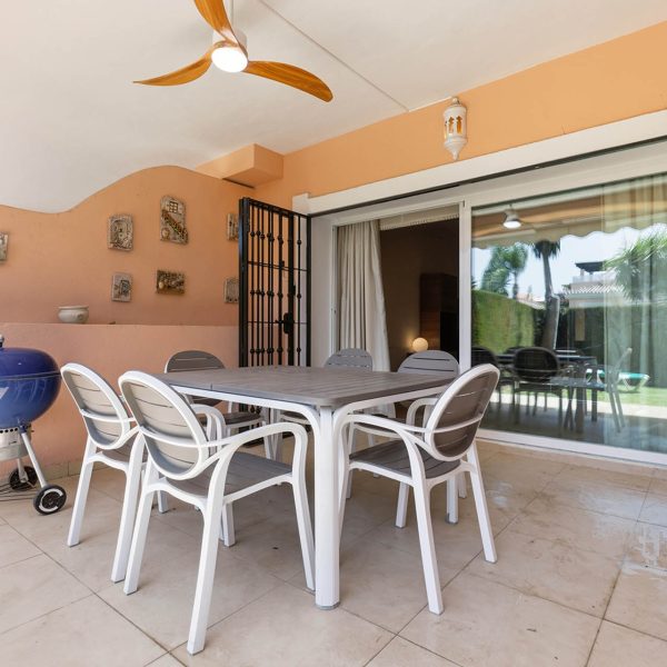 beachfront-ground-floor-apartment-with-for-sale-in-park-beach-estepona (29)