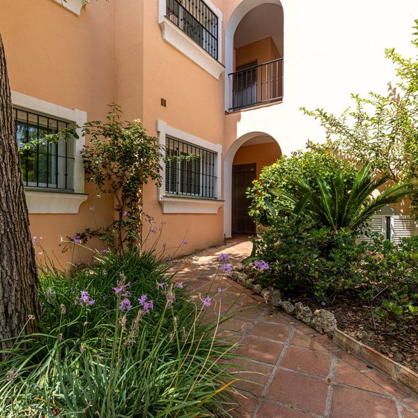 beachfront-ground-floor-apartment-with-for-sale-in-park-beach-estepona (33)