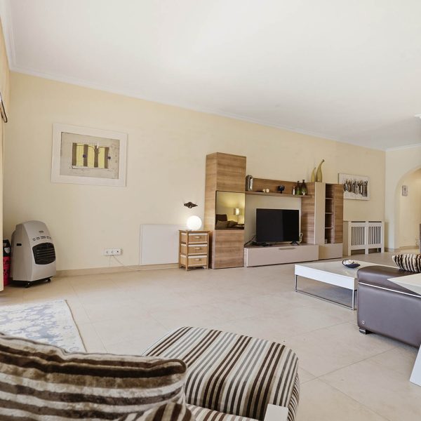 beachfront-ground-floor-apartment-with-for-sale-in-park-beach-estepona (49)