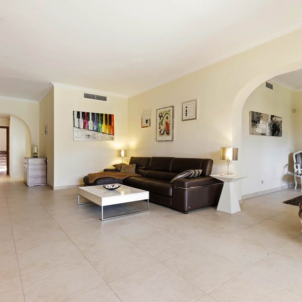 beachfront-ground-floor-apartment-with-for-sale-in-park-beach-estepona (52)