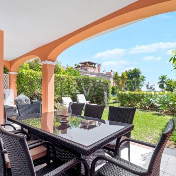 beachside-groundfloor-apartment-with-private-garden-for-sale-in-park-beach-estepona (6)