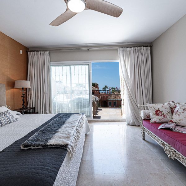 big penthouse for sale in park beach estepona (19)