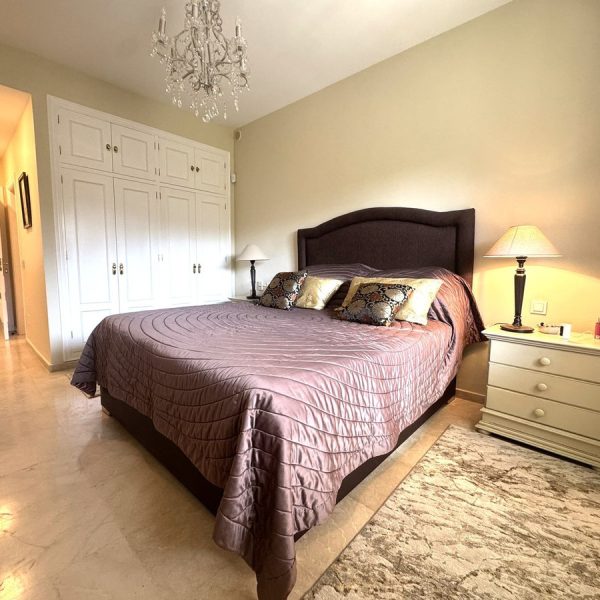 discover-this-spacious-apartment-for-sale-in-park-beach-estepona07