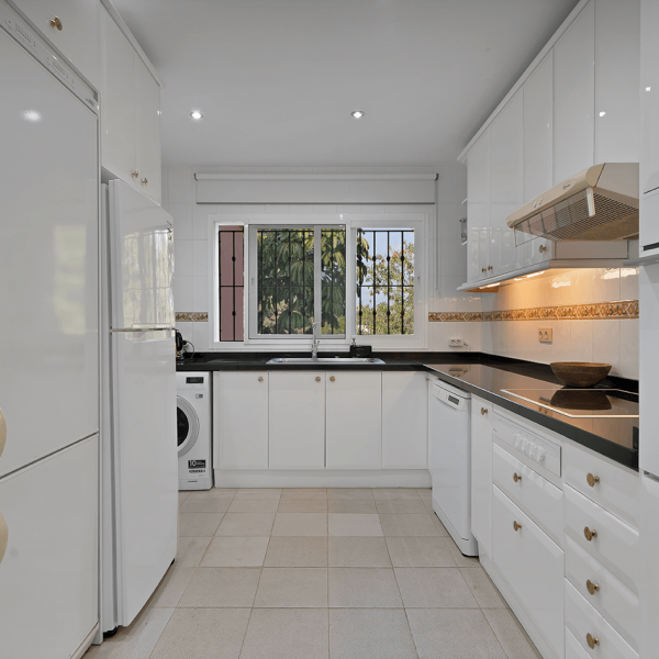 exclusive-duplex-penthouse-for-sale-in-park-beach-estepona (9)